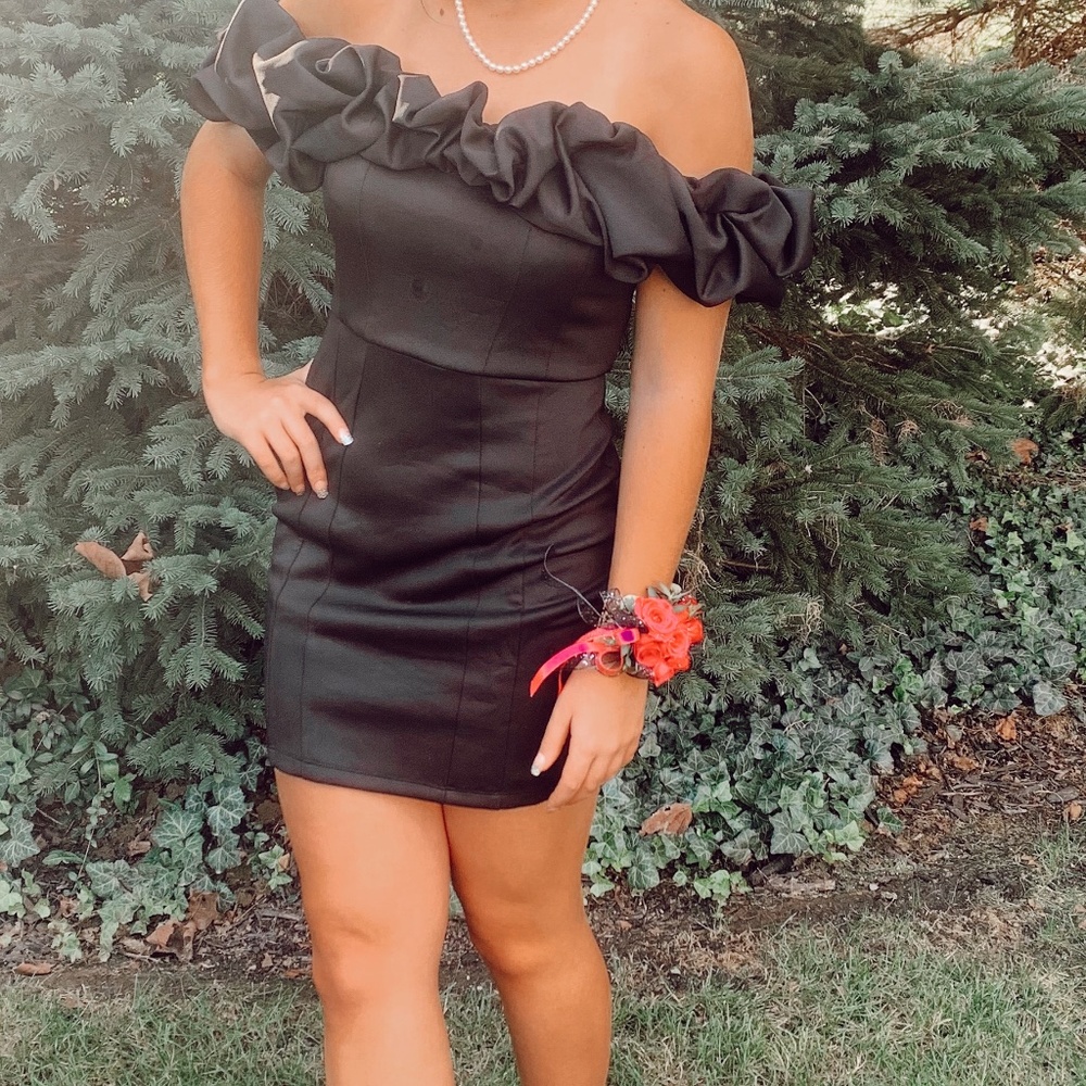 Black ruffle short dress Size Small